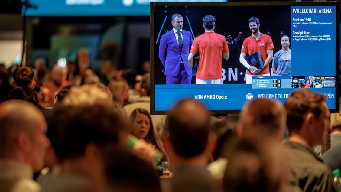 Live data and scores on separate screens